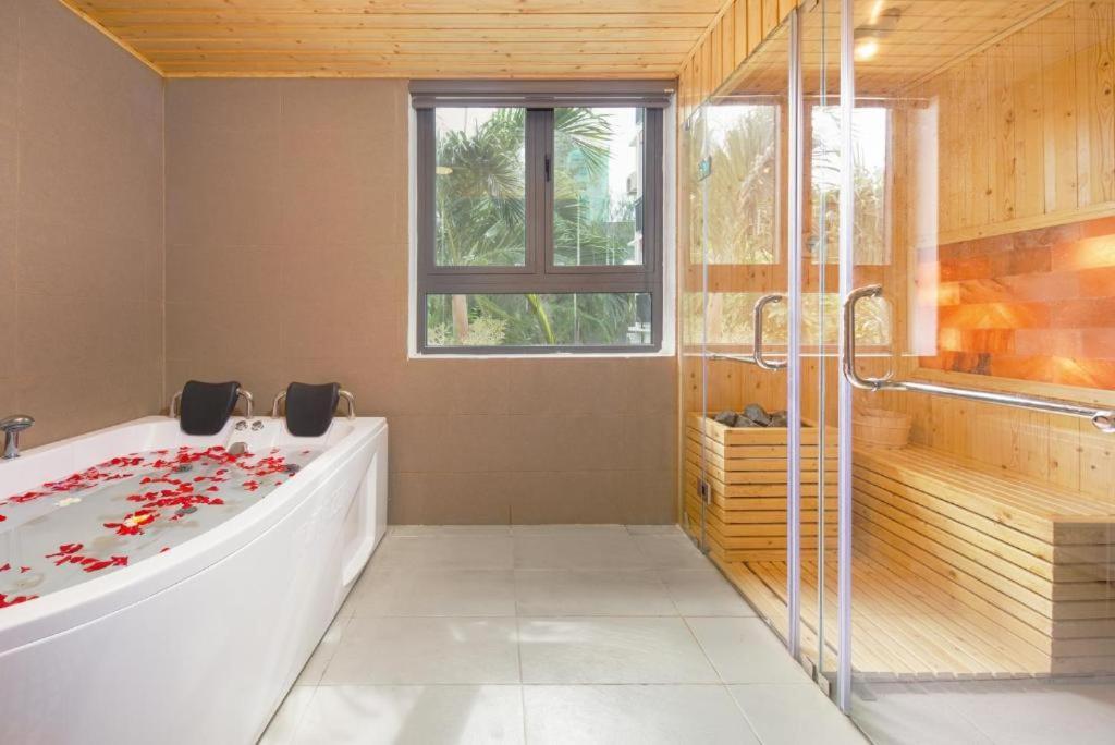 Grand Sea View Hotel & Spa Дананг Екстериор снимка