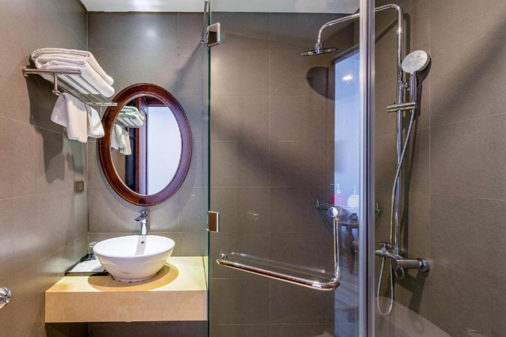 Grand Sea View Hotel & Spa Дананг Екстериор снимка