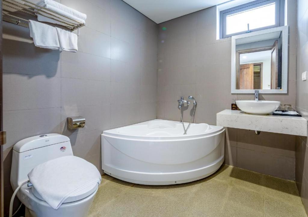 Grand Sea View Hotel & Spa Дананг Екстериор снимка